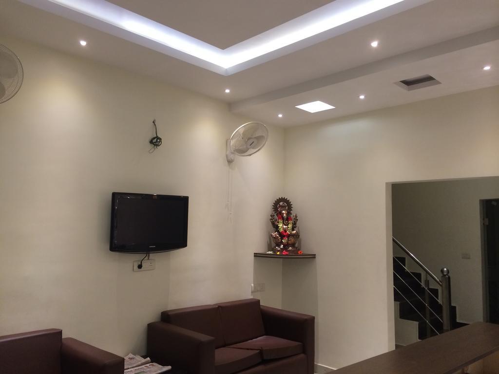 فندق فندق سوريا Haldwāni المظهر الخارجي الصورة